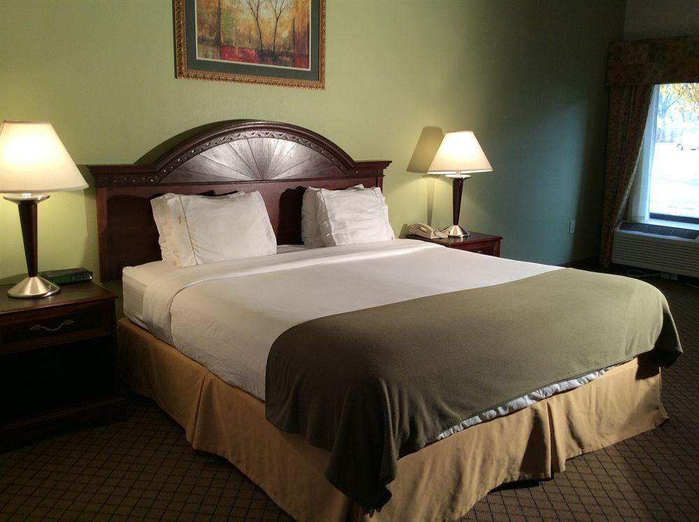 Holiday Inn Express Hotel & Suites Cincinnati Northeast-Milford By Ihg Exterior photo