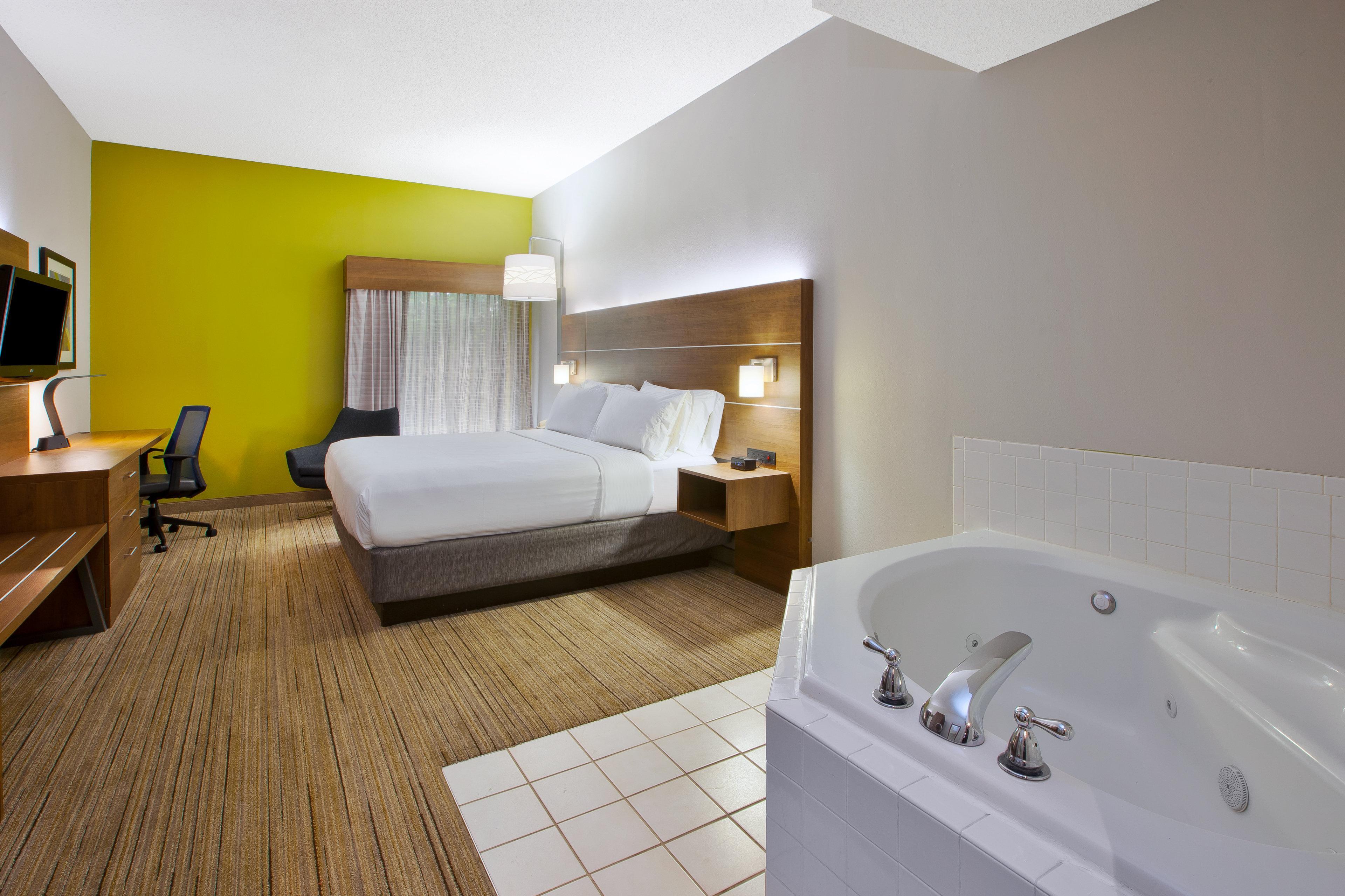 Holiday Inn Express Hotel & Suites Cincinnati Northeast-Milford By Ihg Exterior photo
