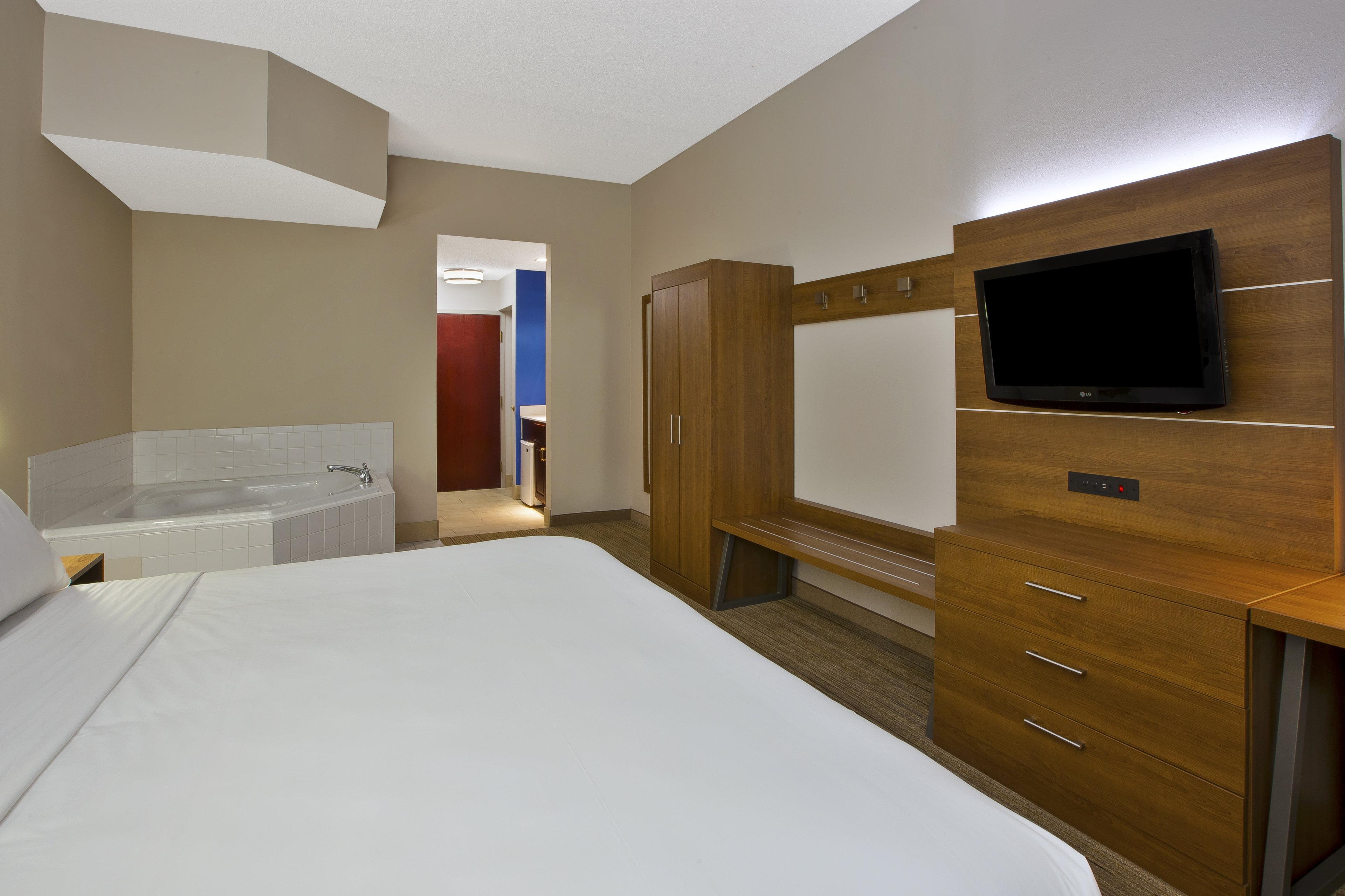 Holiday Inn Express Hotel & Suites Cincinnati Northeast-Milford By Ihg Exterior photo