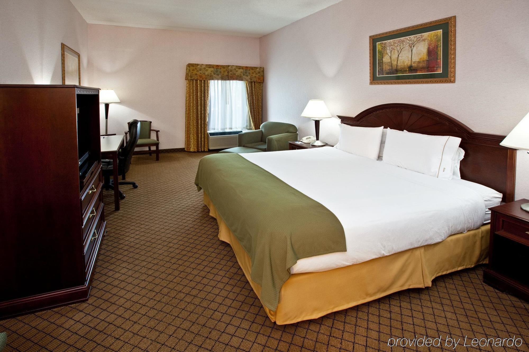 Holiday Inn Express Hotel & Suites Cincinnati Northeast-Milford By Ihg Room photo